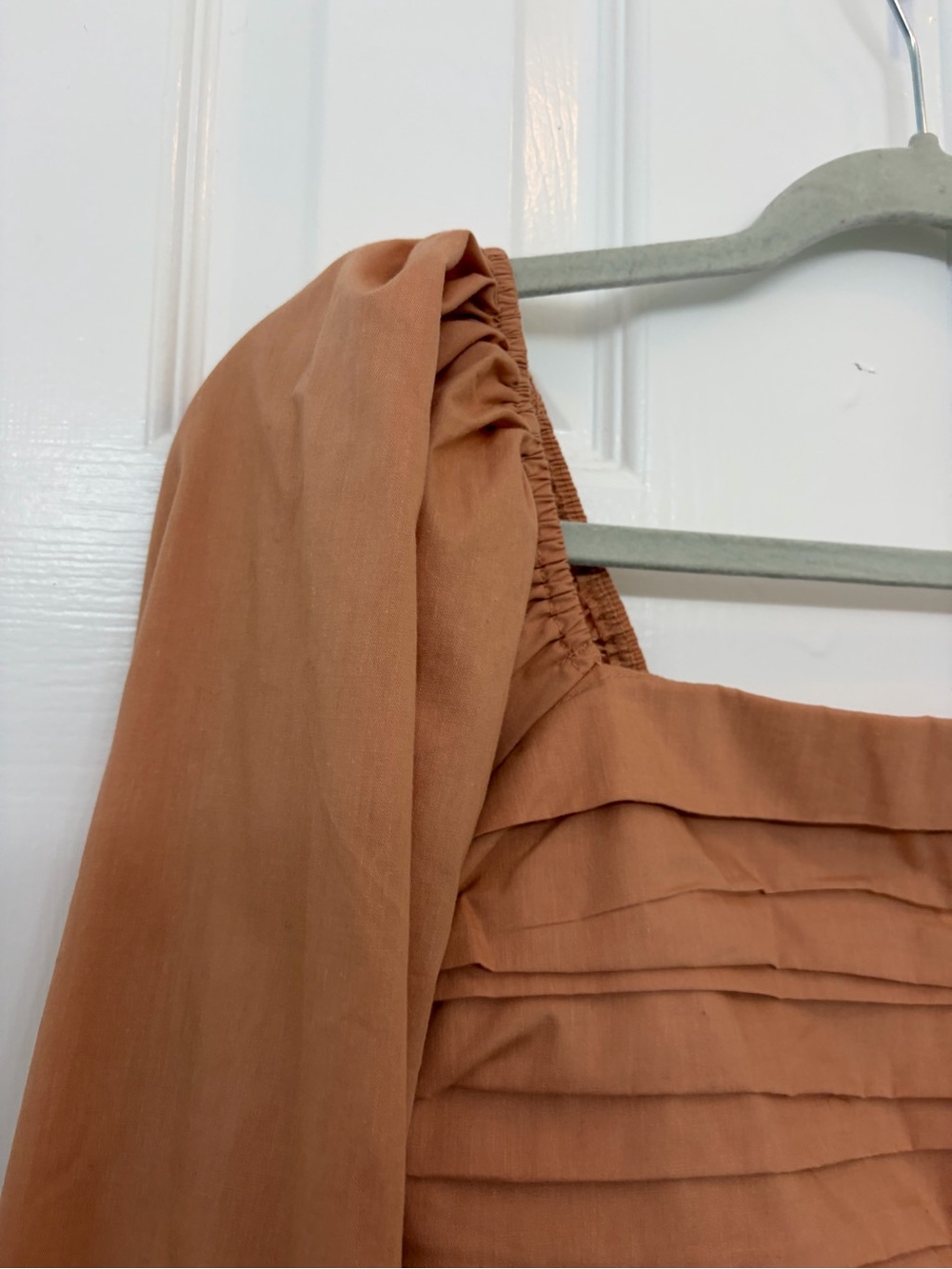 Abercrombie & Fitch Pleated Smocked Square-Neck•Puff Sleeve•terracotta•ballet•SM - Picture 4 of 16